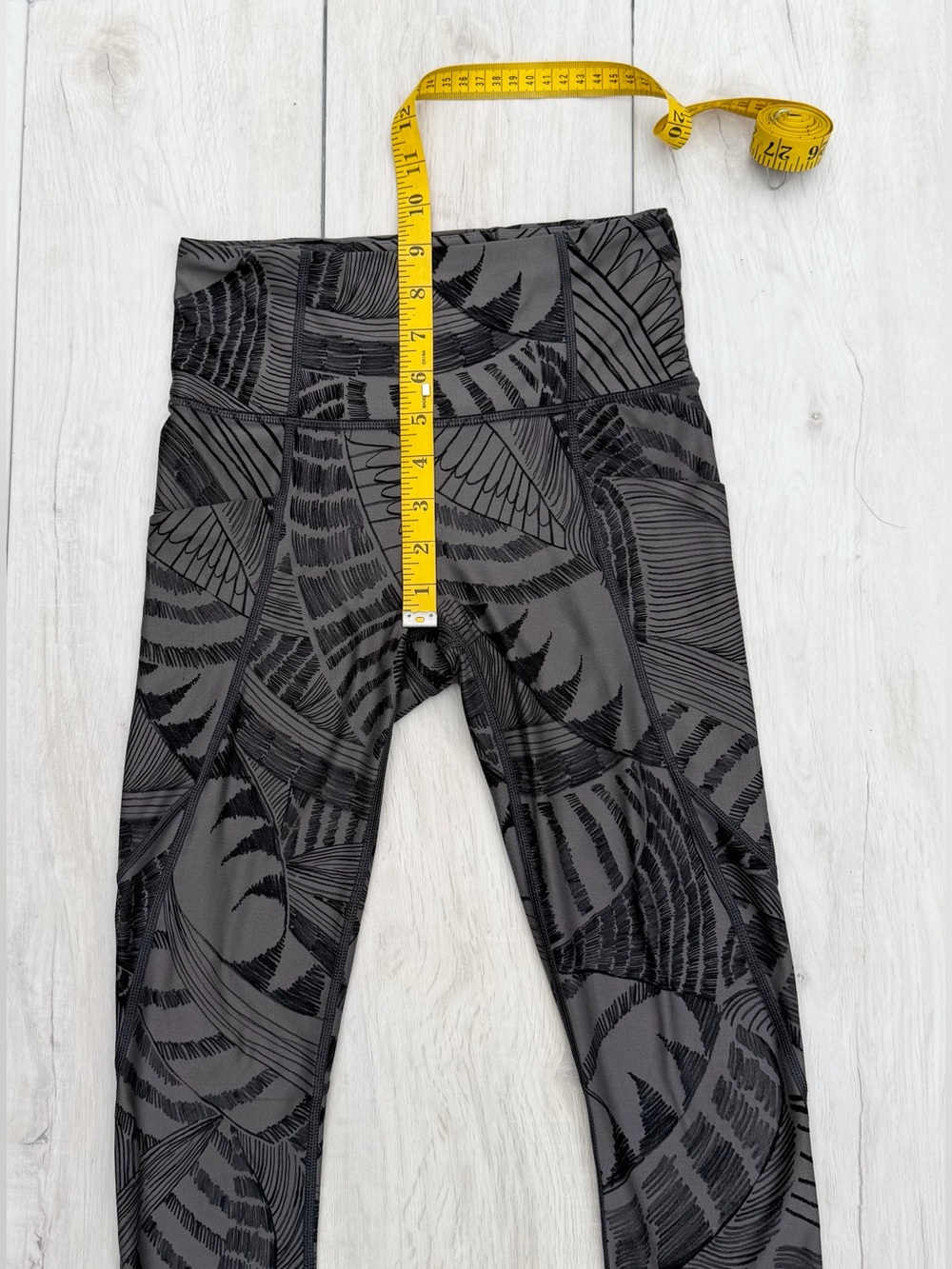 Athleta Salutation Stash II Printed 7/8 Tight XS Black Charcoal Tropical Palm - Picture 7 of 11